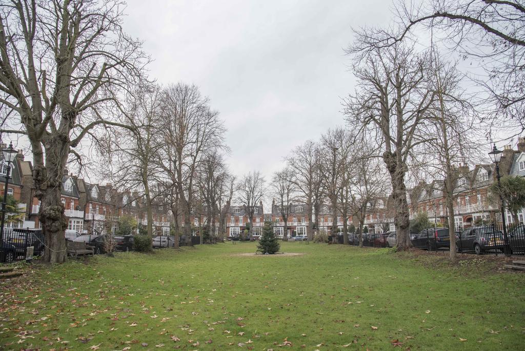 Traditional Home In Kew Gardens By Underthedoormat Richmond  Exterior photo